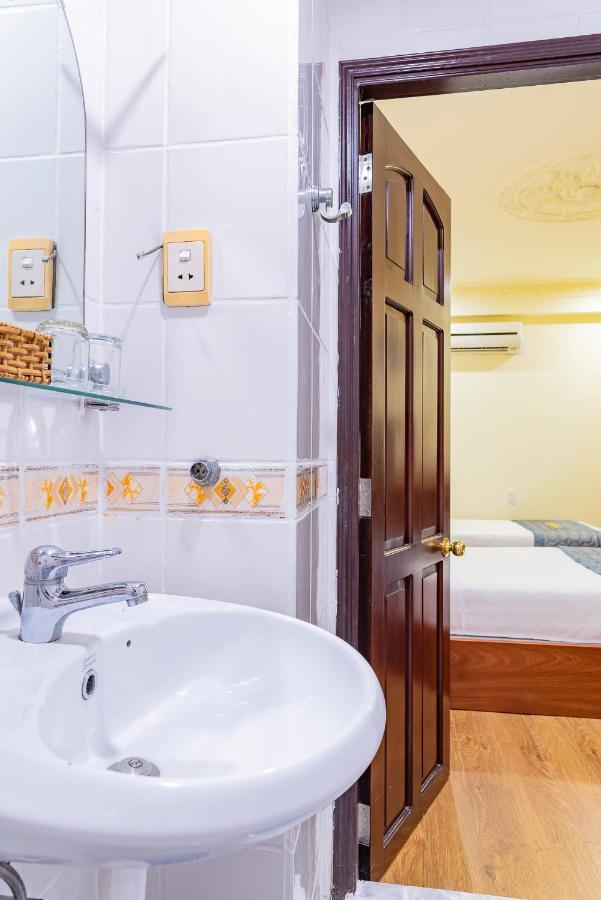 Cosmo Square Hotel Хошимин Экстерьер фото