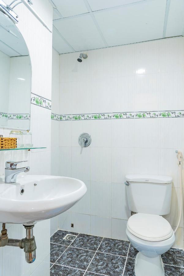 Cosmo Square Hotel Хошимин Экстерьер фото